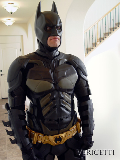 Кто хочет примерить костюм Бэтмена?